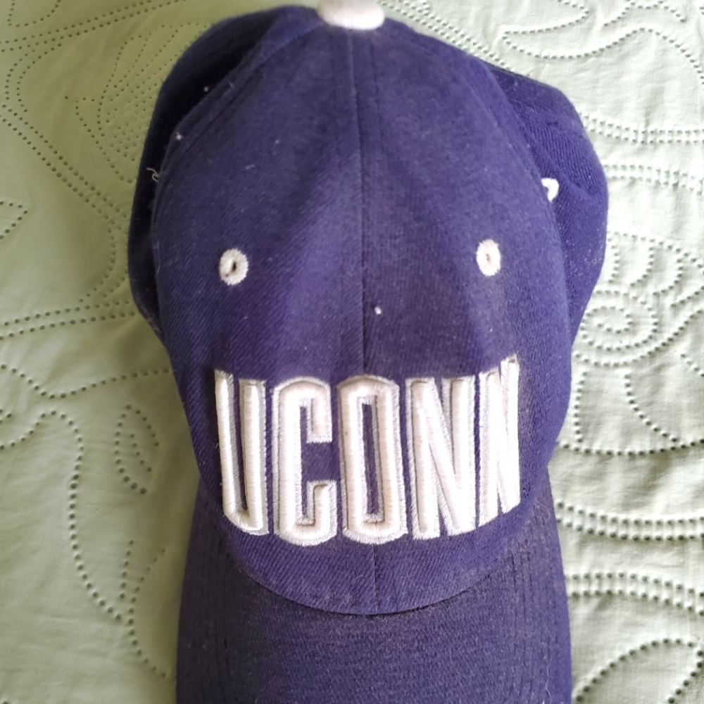 UCONN Top Of The World Baseball Cap pre owned.
